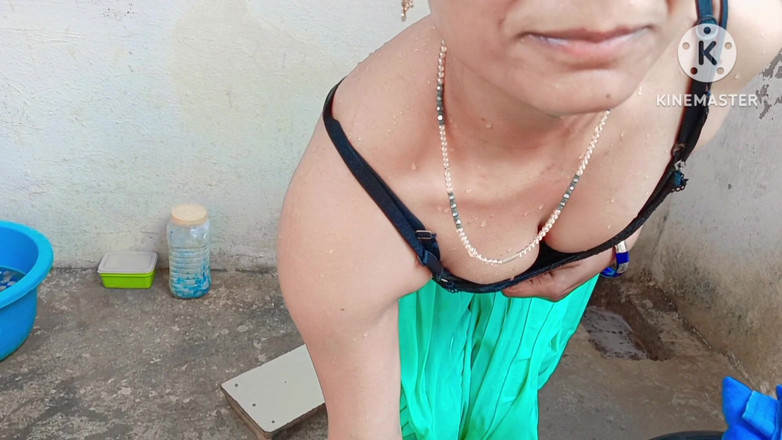 Ankurpriya000: Полностью индийская сводная сестра купается перед ее сводным братом