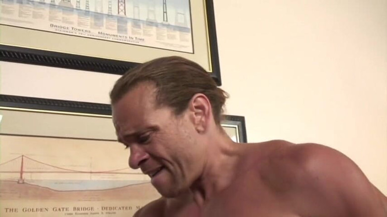 Femdom Austria Boys: Ragazzo latino viene scopato da un dilf muscolare mentre i...