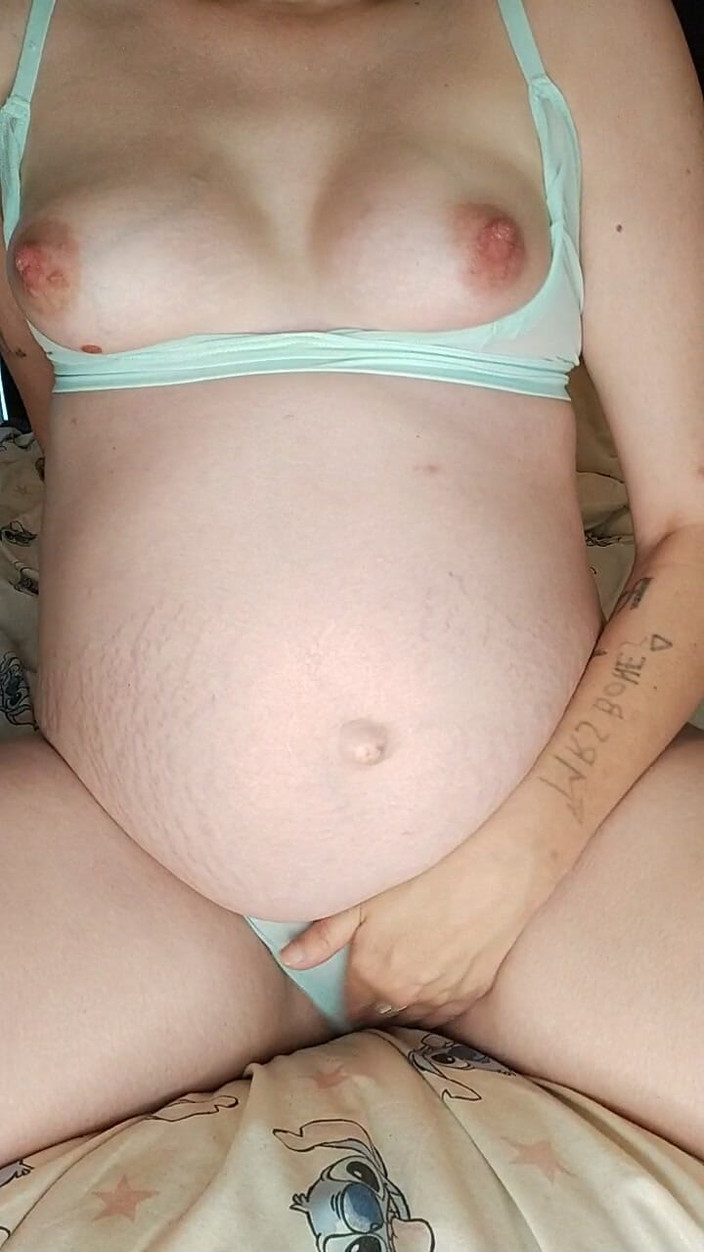 RoxyhotGoddessXx: Hamile tanrıça meme gösterisi