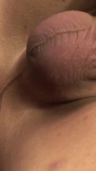 Tgirls Raffaella și Priscilla rup fundul stăpânului cu pulele lor mari