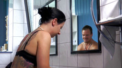 MUSCHI PORNOS: Preciosa follada en el baño