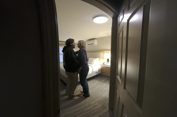 TOYSTtv: The Hotel Closet Voyeur