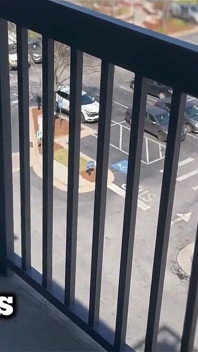 Anulingus sur un balcon public