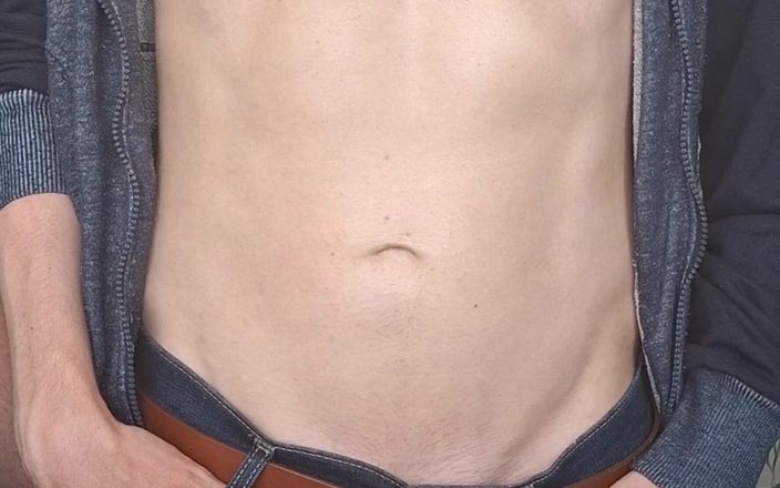 Dexterxxlfun: Une jeune fille mince et sexy se fait traire par...