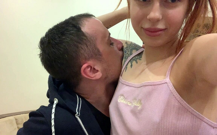 Petite Princesses Femdom: Životní styl Femdom část 3 Kira ve sportovních legínách - roubík nohou, lízání...