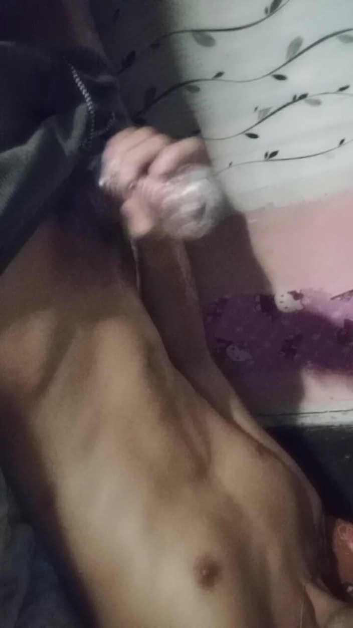 Sunflower Baby 69: Lagi asik muasin memeknya pakai mainan seks favoritnya