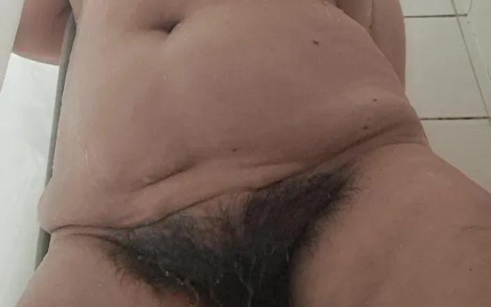 Mommy big hairy pussy: Showering in Front of Matido's Camera