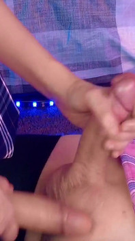 Vastpinnen en aftrekken met cumshot