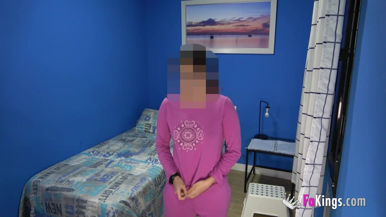 FAKings: She films her own roommate banging her hookups while she's...