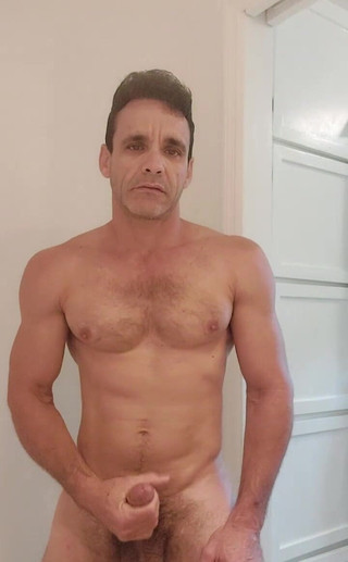 Eden Adonis: Öğle yemeğinde bu büyük dölü yer misin?