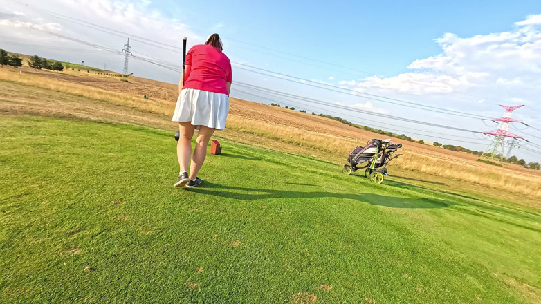 Live Naturist Nudity: Skirt Tanpa Seluar dalam