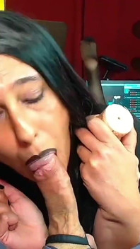 Morticia Addams Jour 2, creampie blanc de l’obscurité de son trou du cul !