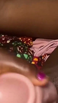 Sensual coño de lesbiana de ébano comiendo en estilo africano