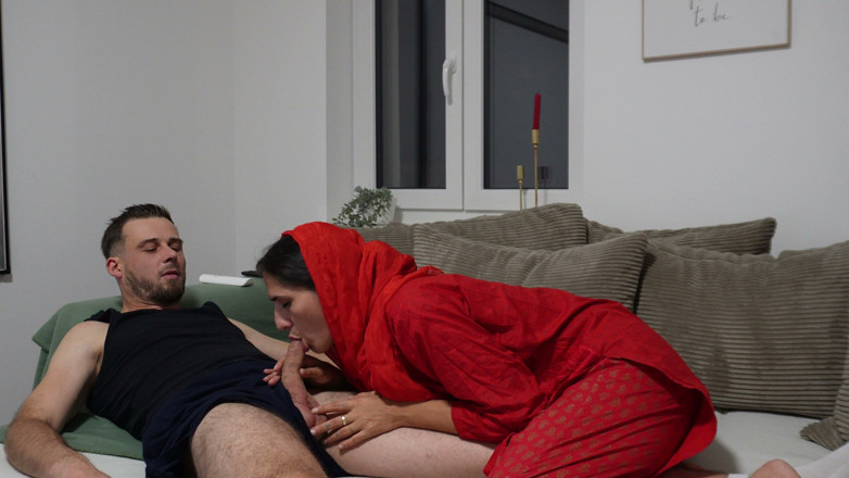 W33D PORN: Girl Needs Sugar for Her Chai