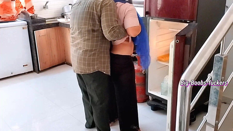 Big-Boobs-fuckers: Vendo a bunda grande da nova empregada, o dono ficou...