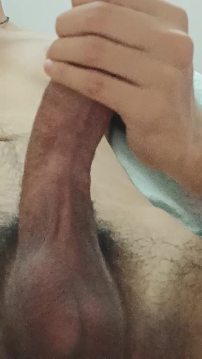 slayboy69: 热辣的男孩控制他的大鸡巴和大球，并在高潮后射精