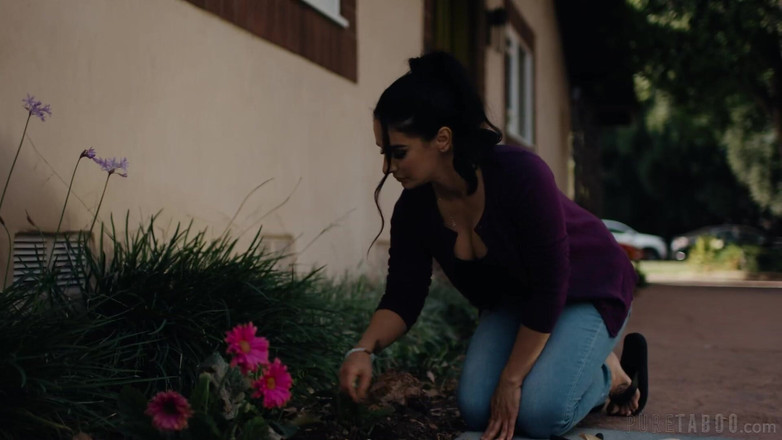 Pure Taboo: Pure Taboo milf(चोदने लायक मम्मी) sheena Ryder की वासना सौतेले बेटे के साथ जंगली तीन लोगों वाली चुदाई करती है और उसका उत्सुक दोस्त