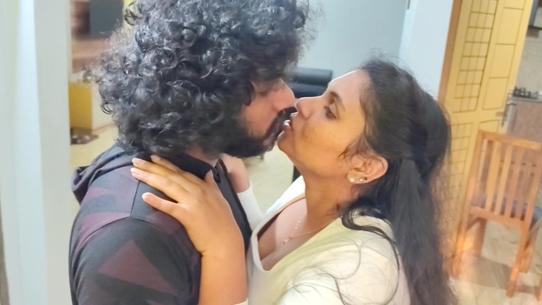 Vaigavarun45: Sexo mallu con un compañero de cuarto