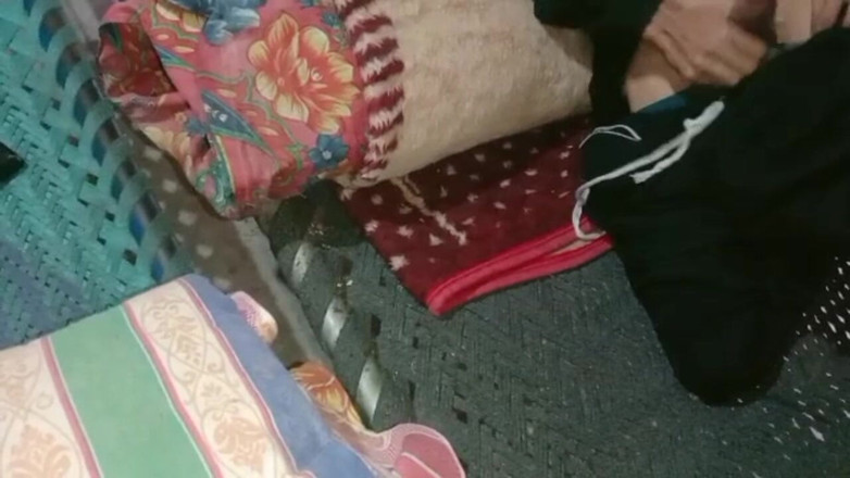 Desiboy gay: Un garçon sexy dans la chambre complète se fait baiser...