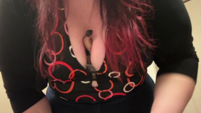 BellaBlast: Bbw colata di tette schiacciamento