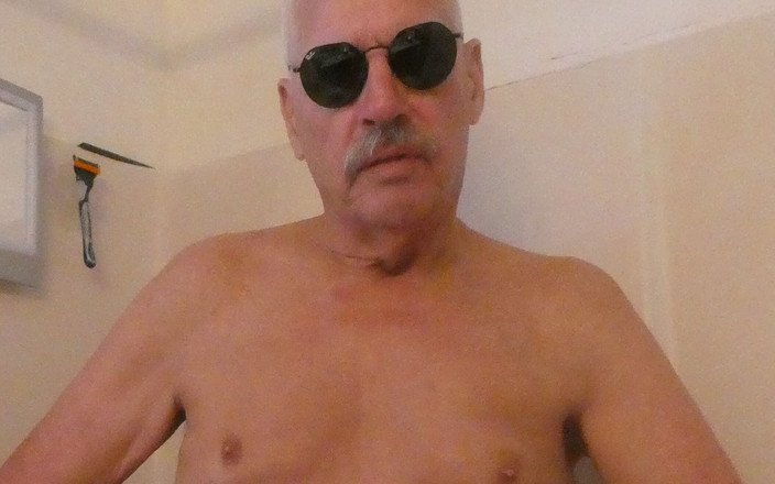 Jack Ready: Kåt kuk och homosexuella bollar