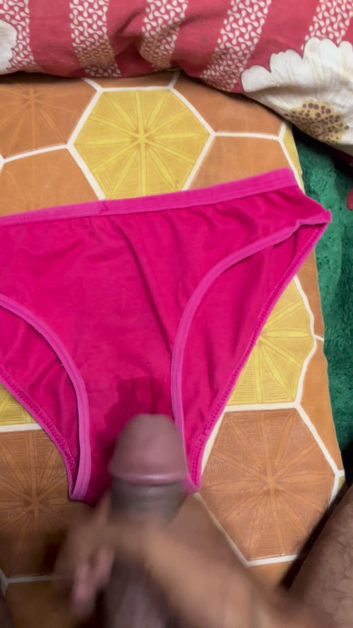 Cumlover35804: O cheiro vermelho e a calcinha da minha ex-namorada Shreya