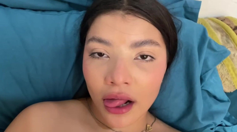 mackencie29: Day 4: Beautiful Colombian Girl Greets Me with a Blowjob and...