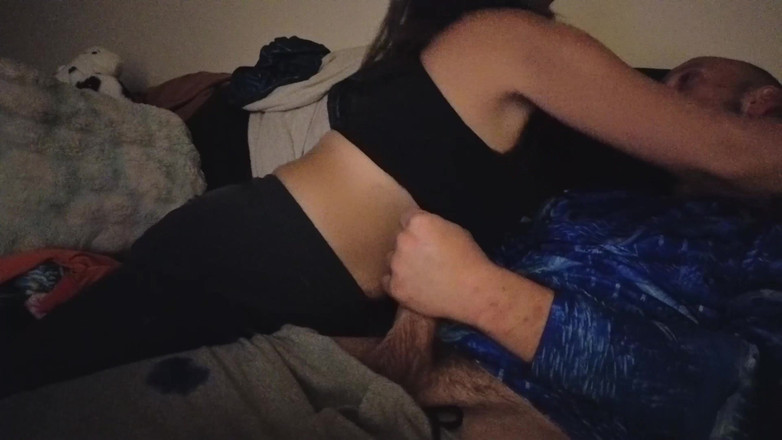 Master and Mischief: Melody si cewek penurut lagi asik nyepong kontol besar ayah...