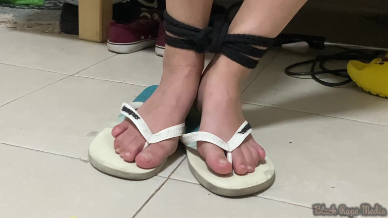 Miriam Slave: Miriam Tied, 간지럽고 빨기