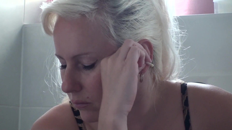 Femdom Austria: Woskowina dla swojego niewolnika do jedzenia