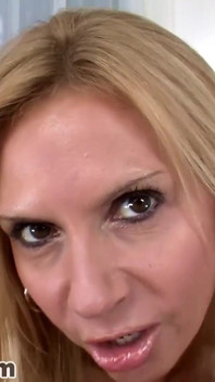 Heiße milf Brooke Tyler POV-blowjob gesichtsbesamung