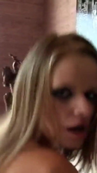 Šukání zadku a creampie s Jenny Noel
