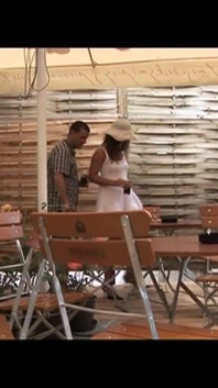 Ba máy bay bà già tuyệt vời với âm hộ đầy lông bị ba con cu to đụ và bắn tinh vào miệng