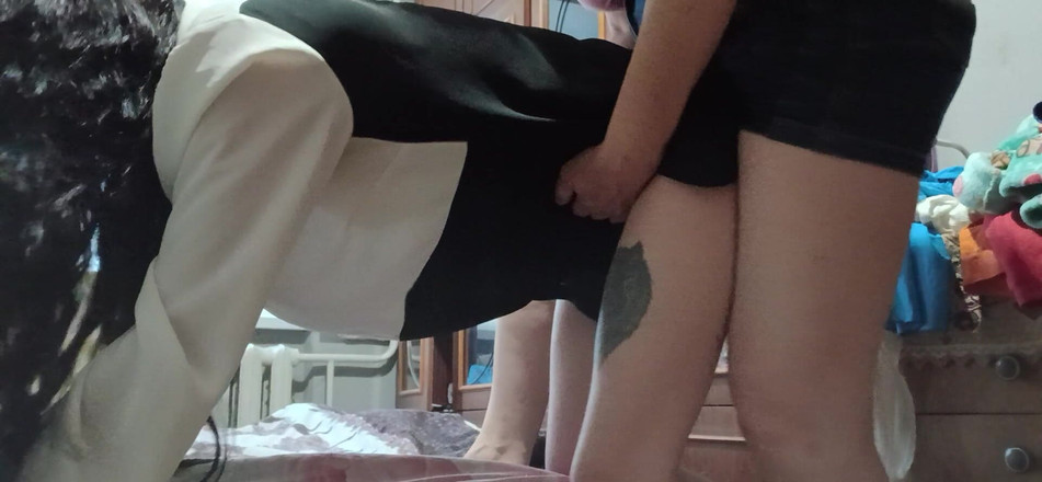 Lesbian-illusion: Thay vì dạy thêm bài học riêng tư ở nhà, giáo...