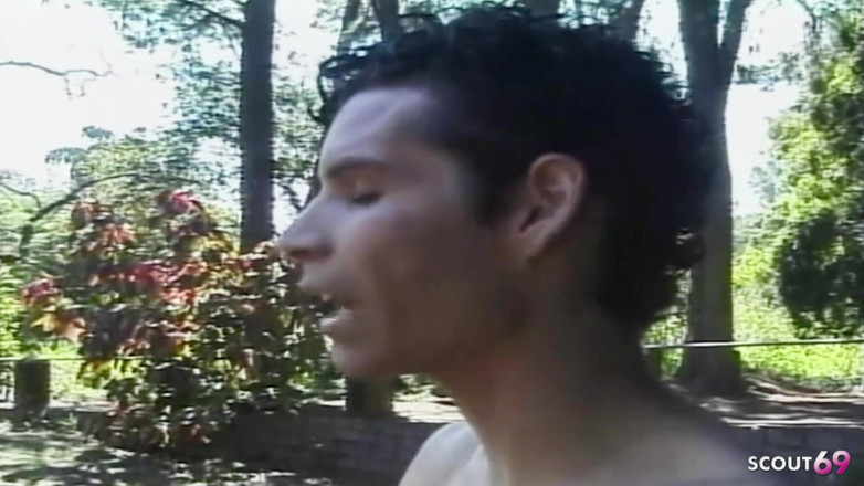 Shemale TS Collection: Blonďatá Hubená Ladyboy šuká análně venku na prvním rande