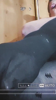 Bandă cu picioare în ciorapi din nailon