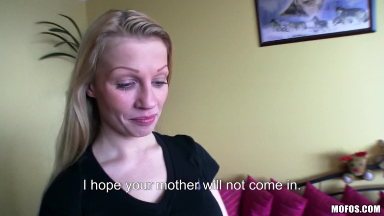 Public Pickups: Pickup Awam - Blonde Lucie bertetek besar memberikan blowjob sudut pandangan...