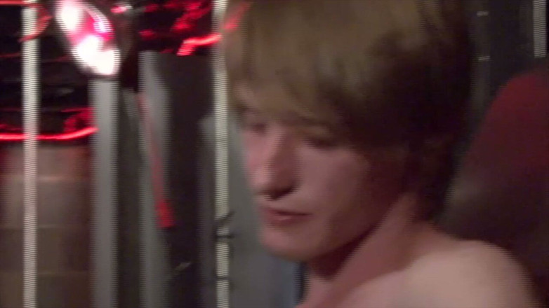 HARD PORN STUDIO: เซ็กส์สามคนร้อนแรงในห้องหลังบ้าน