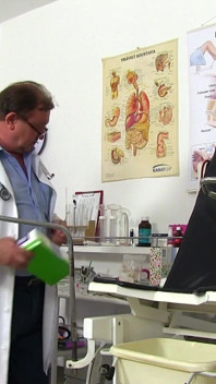Mature gyno- filthy gyno doc operates cam in his surgery to record naked patients