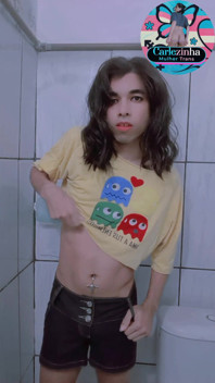 Carlezinha - wanita trans mesum lagi asik masturbasi sambil bugil sambil merangkak keenakan!