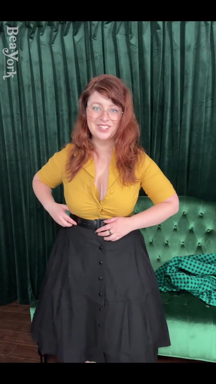 Bea York: J’ai reçu deux robes de style vintage et j’ai pensé...