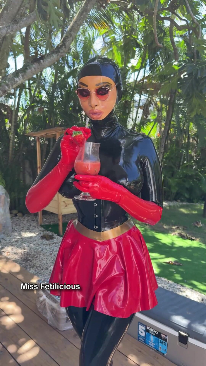 Miss_Fetilicious: Wearing Full Latex in the Caribbean Heat Can Be Very...