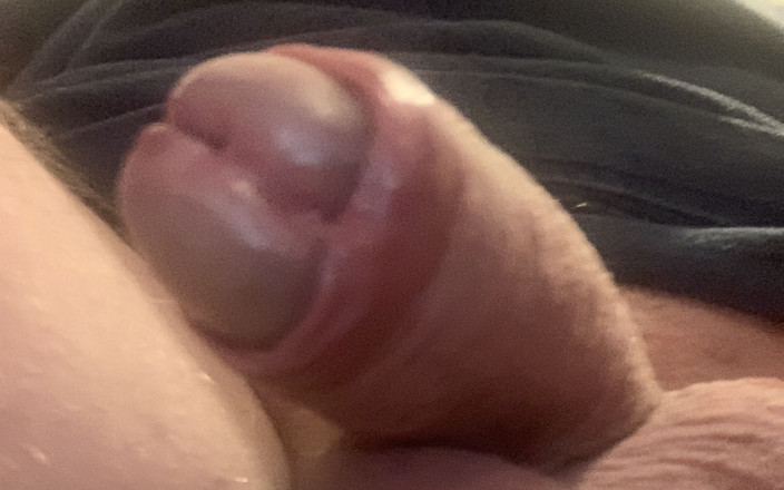 Pellefnatt: 躺在床上撸管，等待湿润的洞