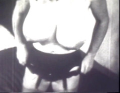 Vintage megastore: Busty Belle má úžasné tělo