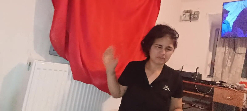 Ionut899: Stiefvader komt naar me toe in de mond en ik...
