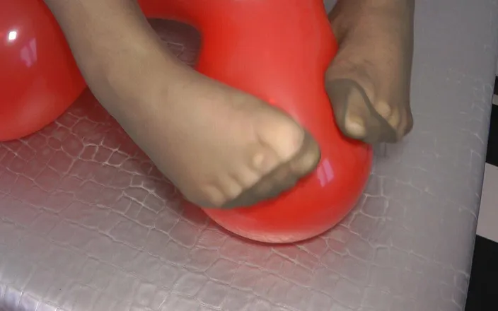 Anna Devot: Annadevot - User Wish - Pantyhose and Balloon