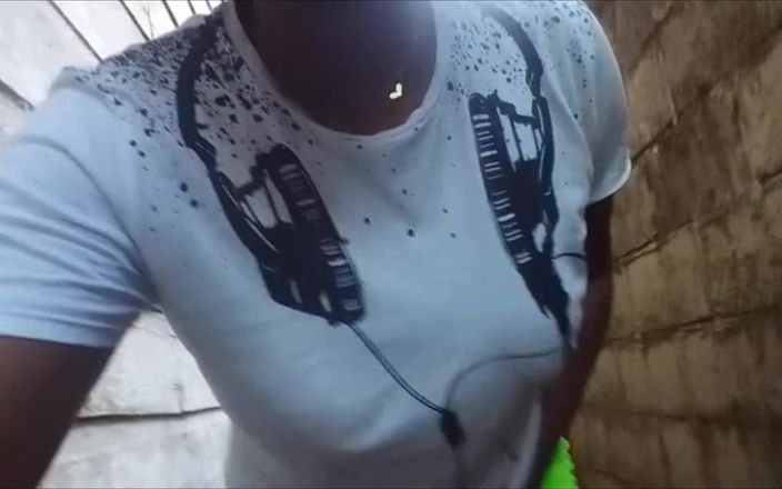 Super sexy ebony cuties: Desperacko dla Wee odbijając sikanie na zewnątrz