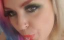 Mandy Foxxx: Milf de pelo arcoiris probando nuevo consolador