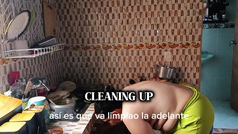 Milfcaliente69: Bos tua saya suka melihat pantat besar saya