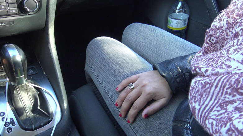 Souzan Halabi: Алжирська дівчина робить мастурбацію збоченому французу з маленьким членом